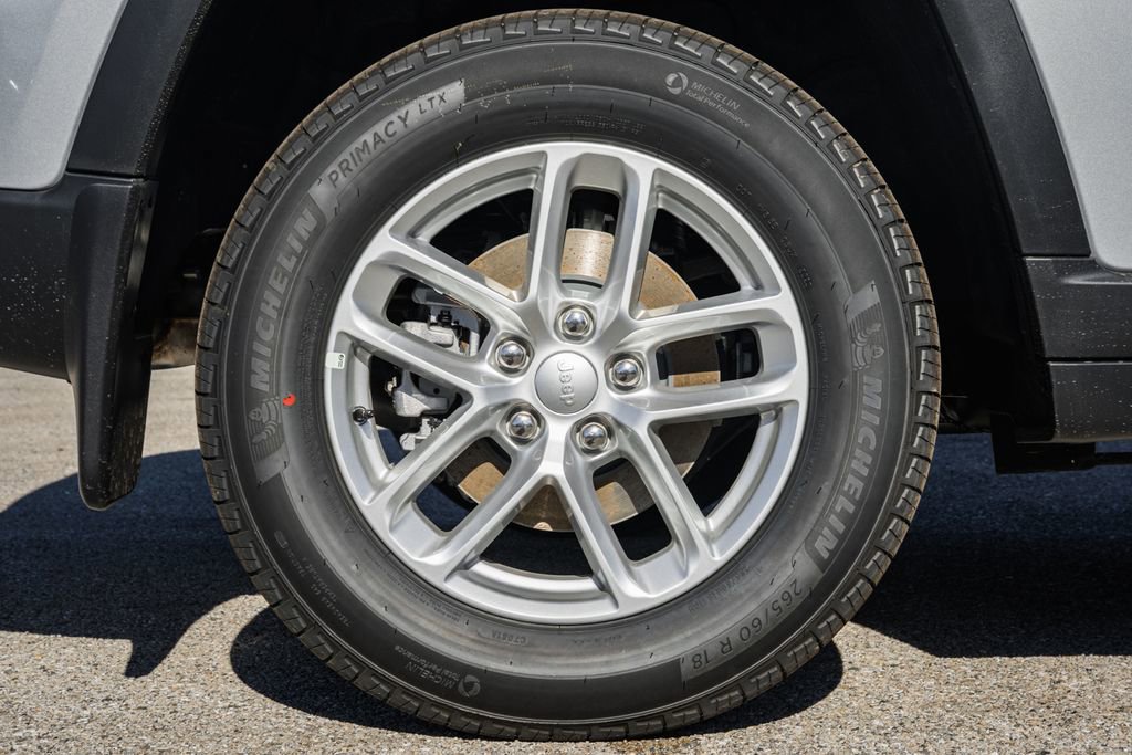 New 2025 Jeep Grand Cherokee Laredo X w/ Luxury Tech Group I image 17