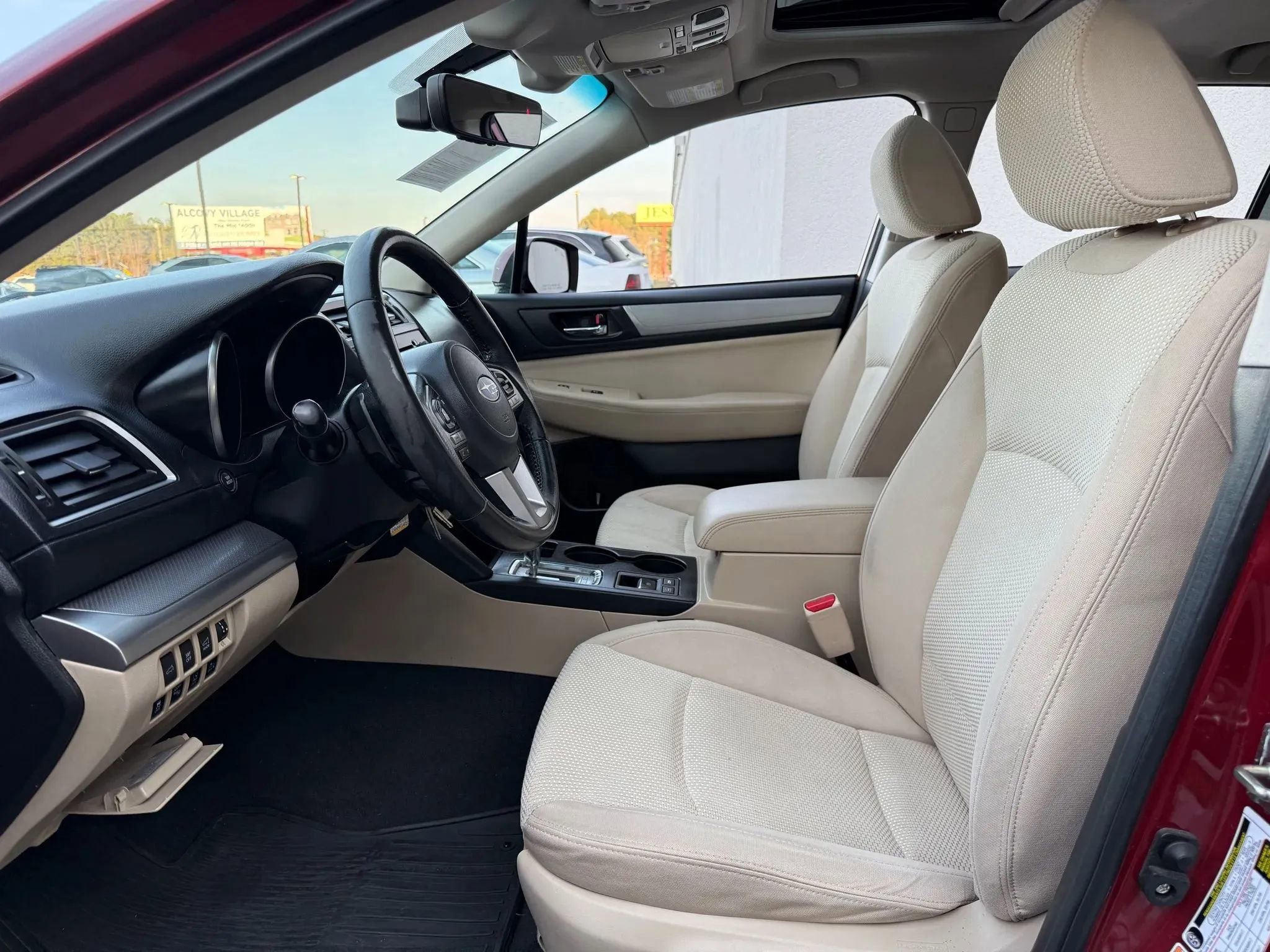 Used 2017 Subaru Outback 2.5i Premium image 2