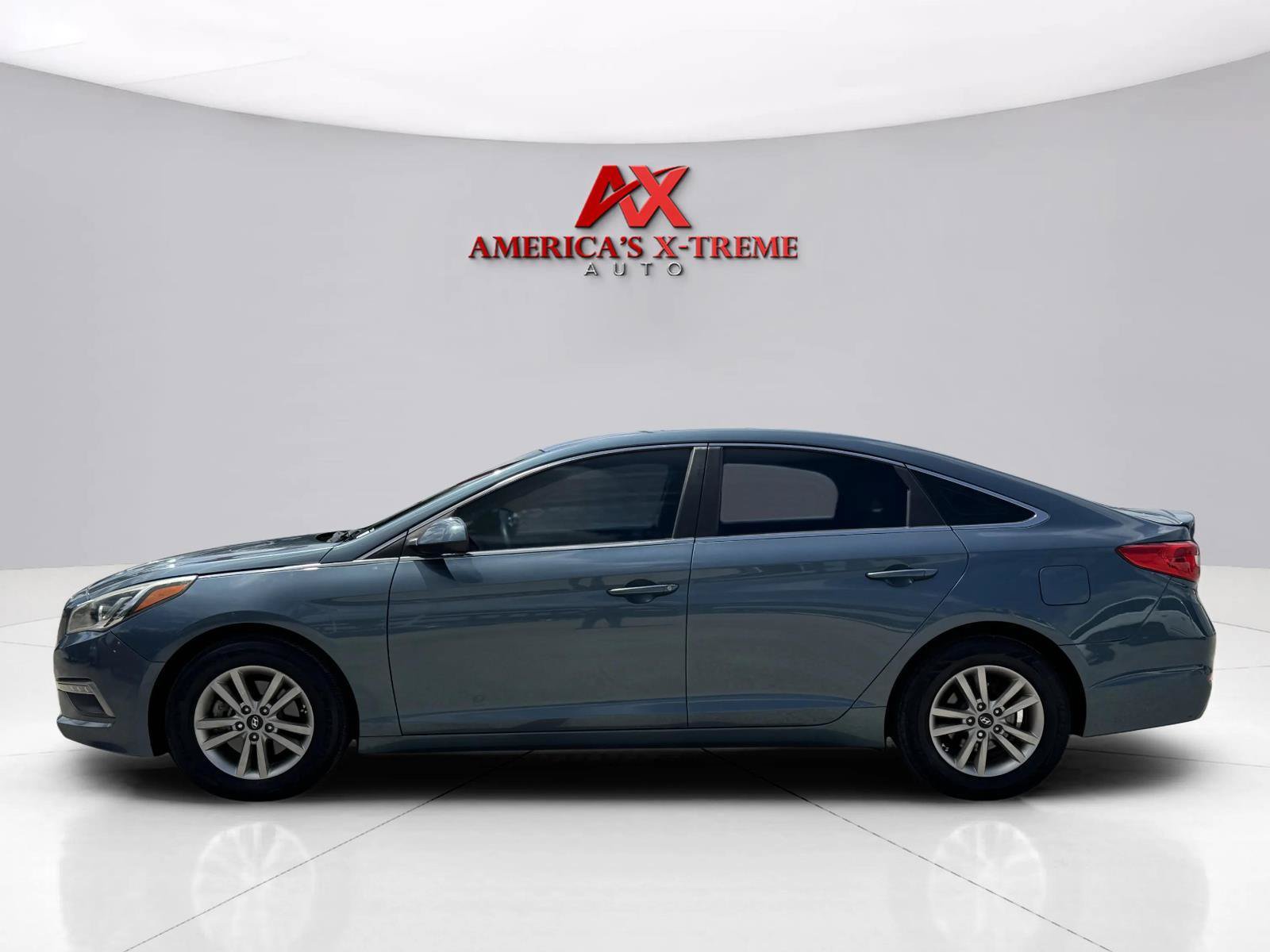 Used 2015 Hyundai Sonata SE FWD image 2