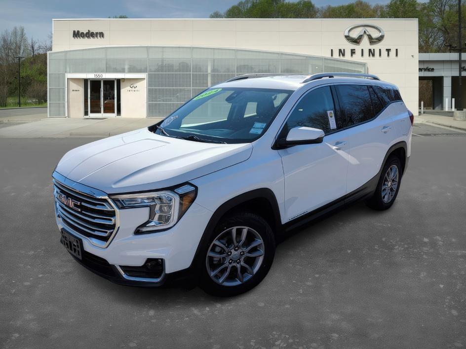 Used 2024 GMC Terrain SLT image 1