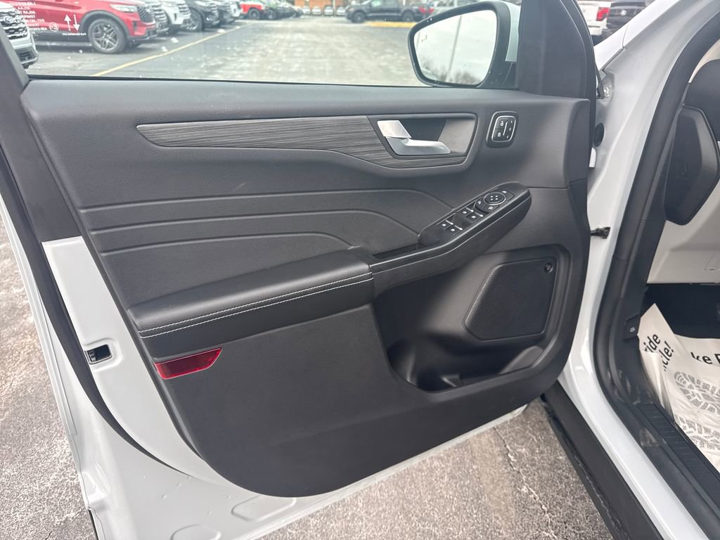 Used 2025 Ford Escape Platinum w/ Premium Technology Package image 29