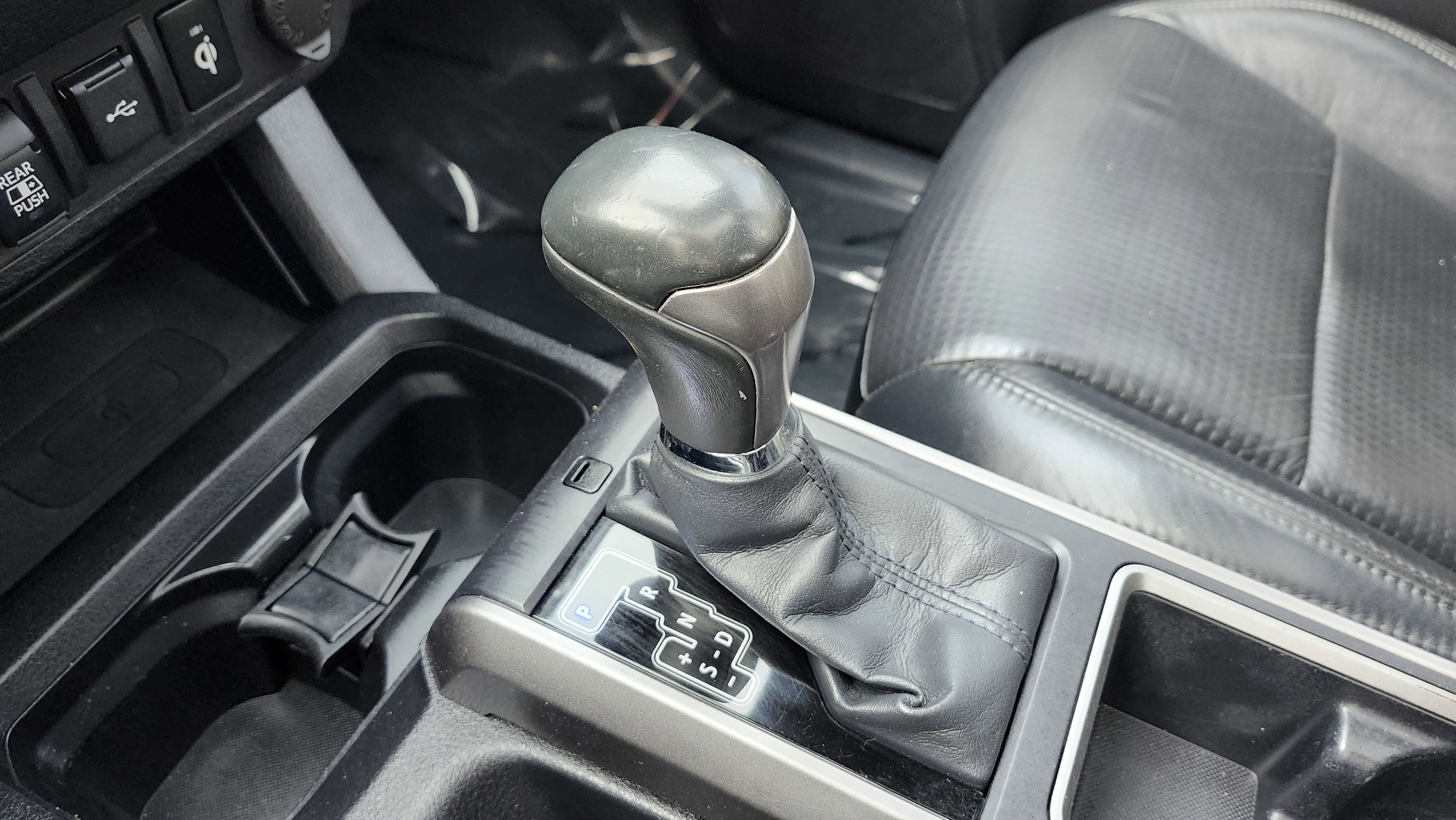 Used 2020 Toyota Tacoma Limited image 34