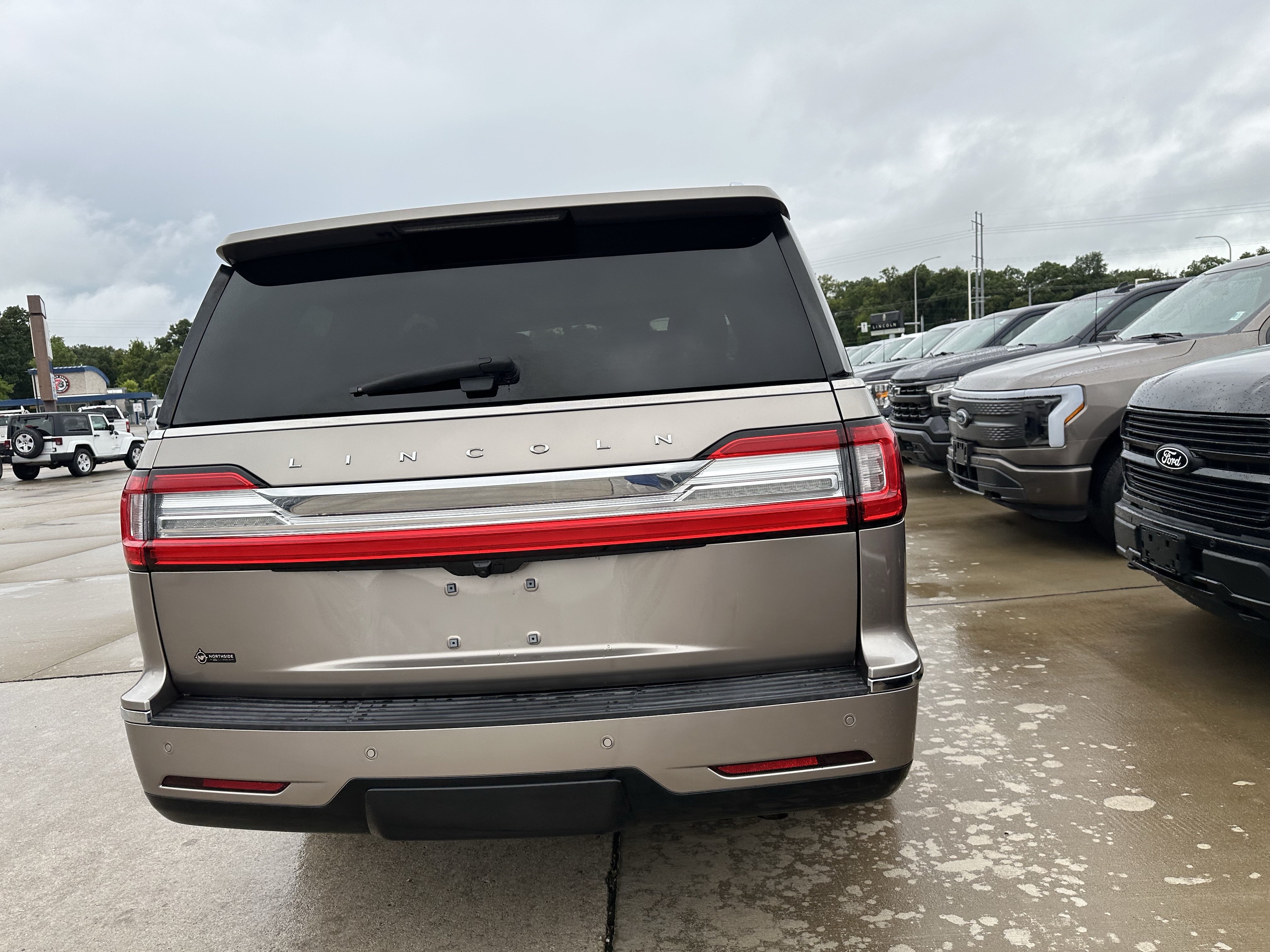 Used 2019 Lincoln Navigator Reserve AWD/4WD image 7
