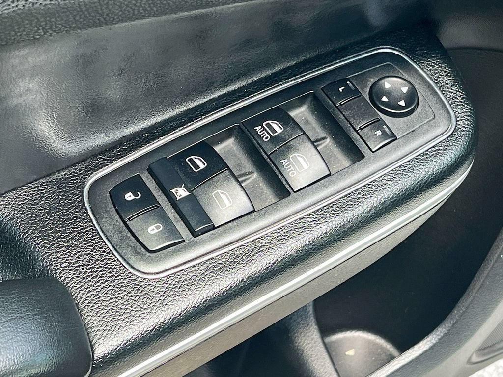 Used 2023 Chrysler 300 S w/ Comfort Group RWD image 18