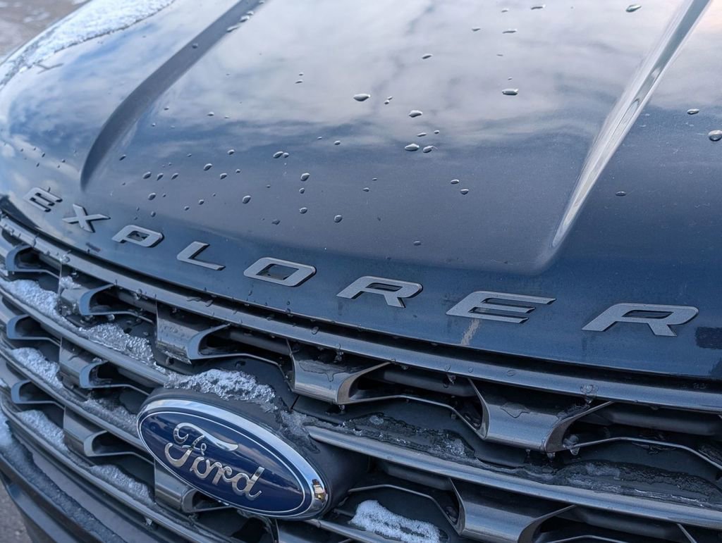 Used 2017 Ford Explorer XLT w/ Equipment Group 202A image 12