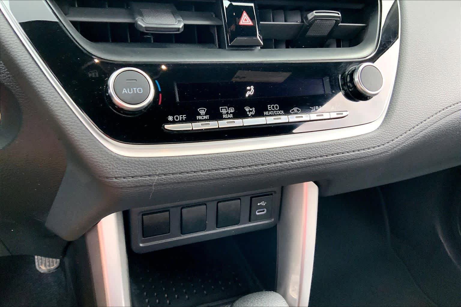 Used 2023 Toyota Corolla Cross AWD Hybrid image 32