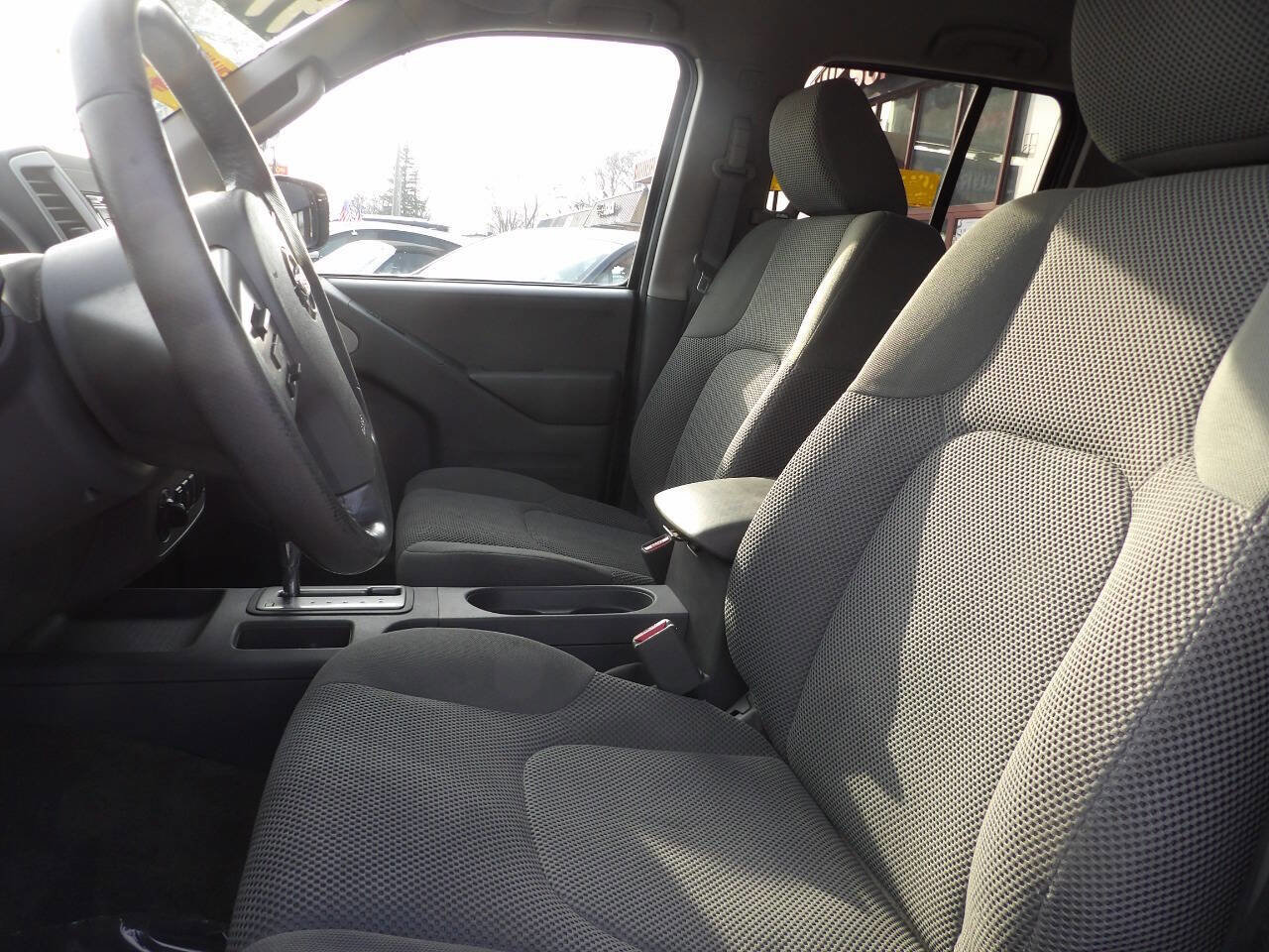 Used 2017 Nissan Frontier SV w/ SV Value Truck Package image 8