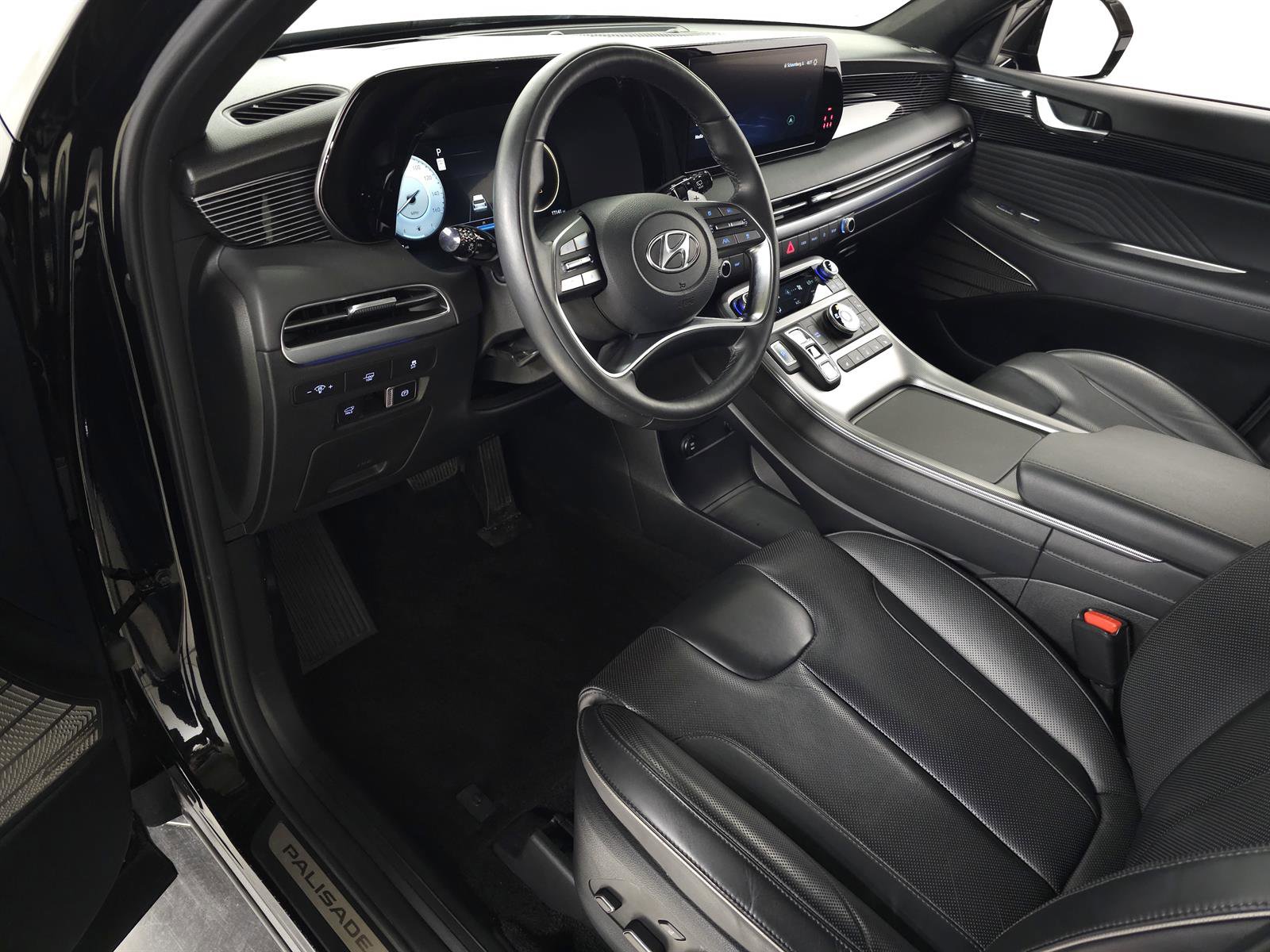 Used 2024 Hyundai Palisade Calligraphy image 16