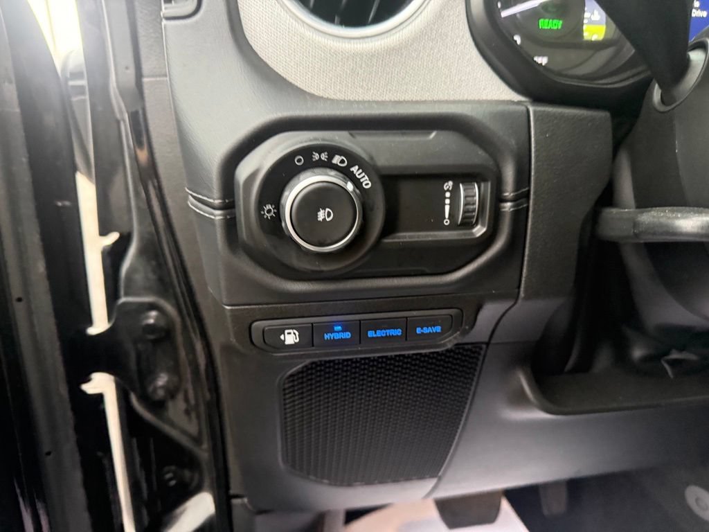 Used 2025 Jeep Wrangler Unlimited Sahara w/ Safety Group AWD/4WD image 15