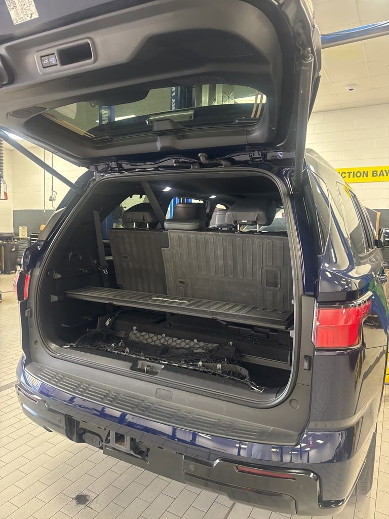 Used 2023 Toyota Sequoia Platinum image 9