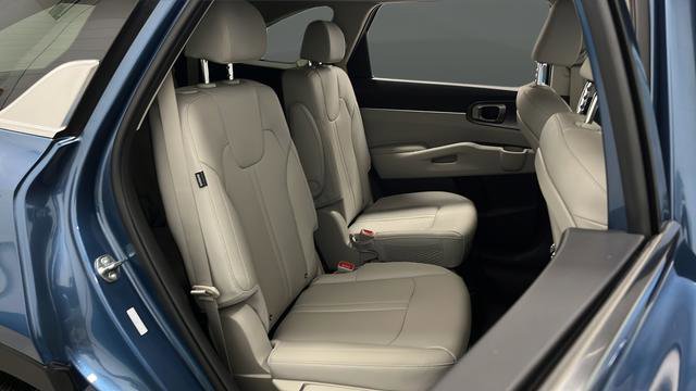Used 2025 Kia Sorento EX image 10