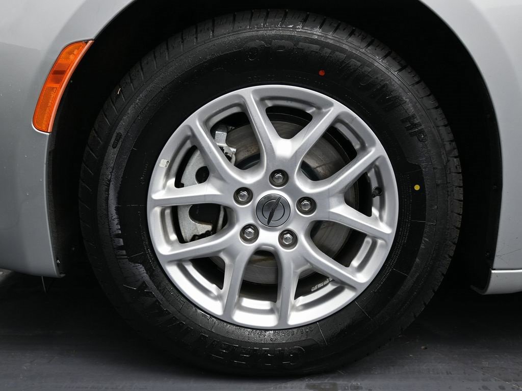 Used 2023 Chrysler Voyager LX image 11