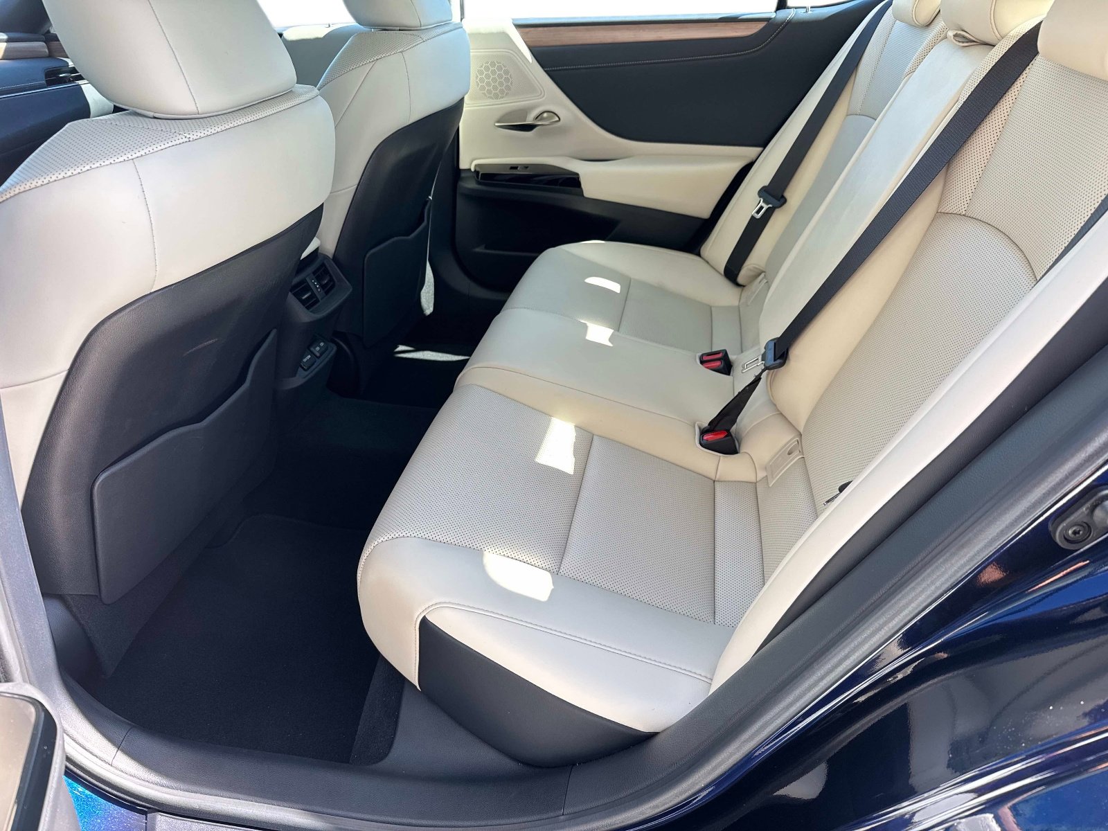 Used 2025 Lexus ES 350 w/ Premium Package FWD image 13