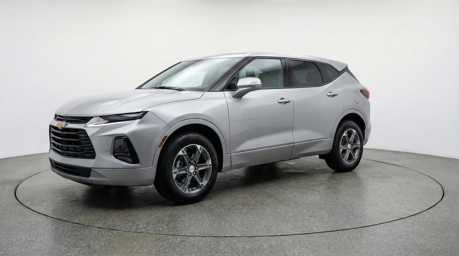 Used 2025 Chevrolet Blazer LT FWD image 3