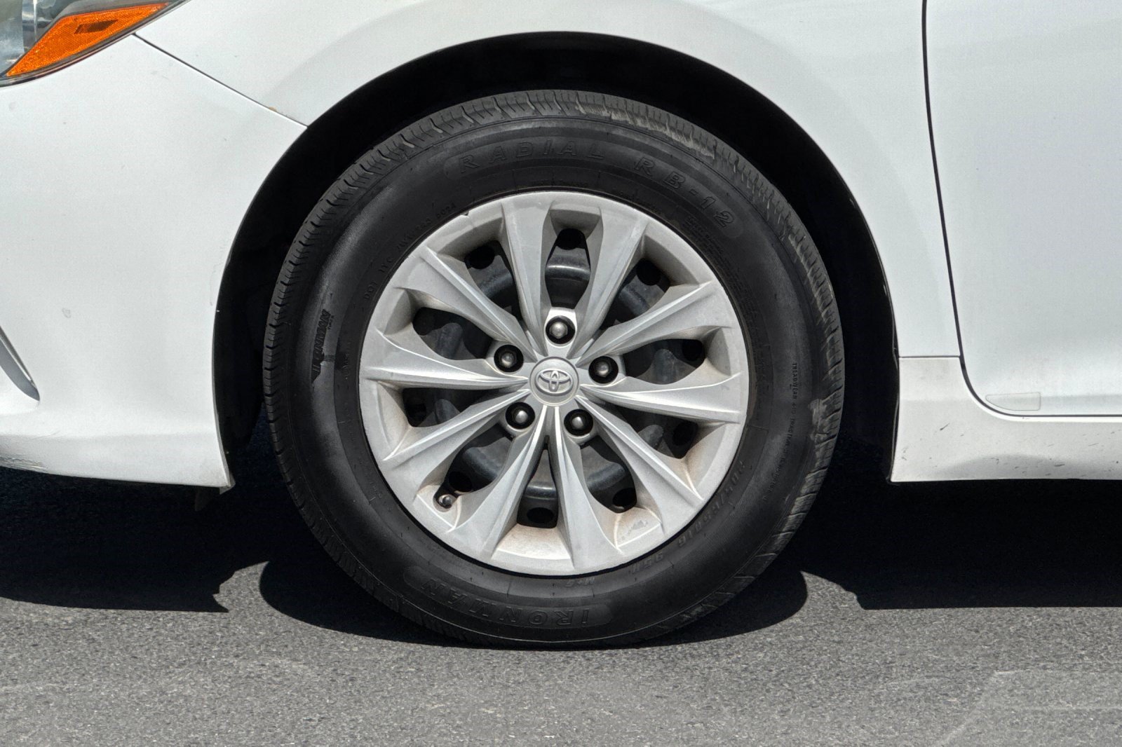 Used 2016 Toyota Camry LE FWD image 36