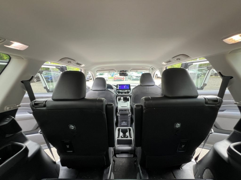 Used 2025 Toyota Grand Highlander AWD image 27
