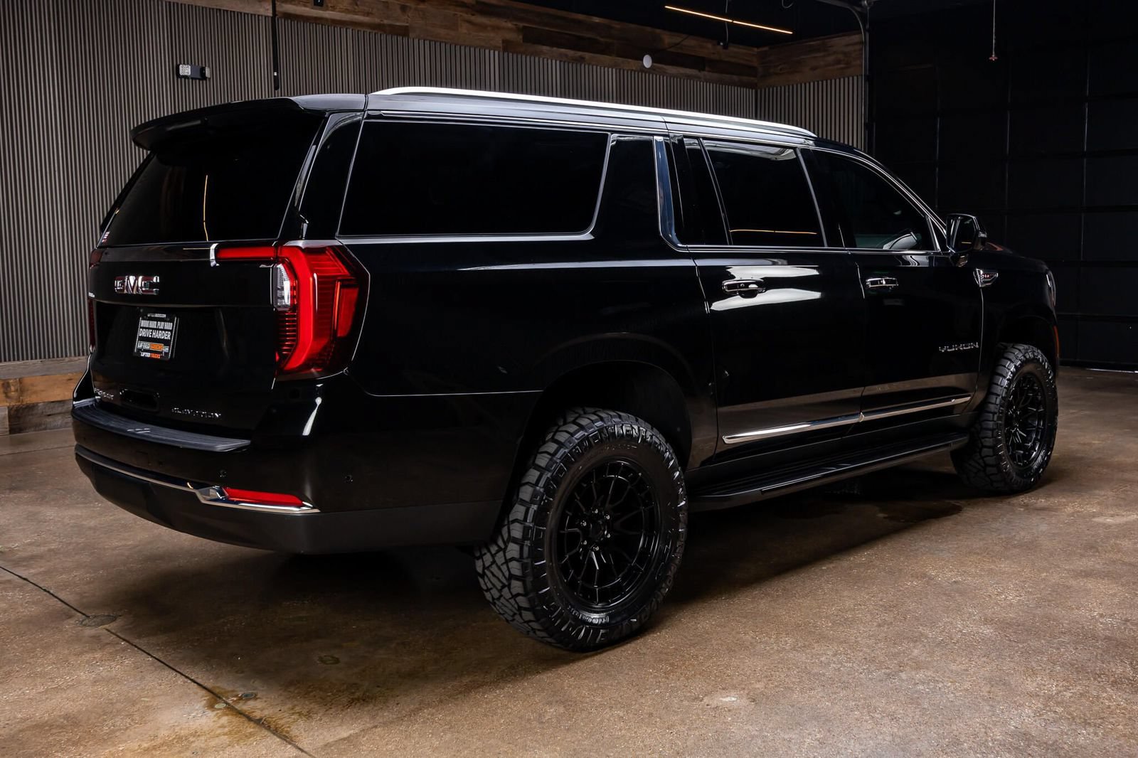 Used 2025 GMC Yukon XL Elevation AWD/4WD image 16