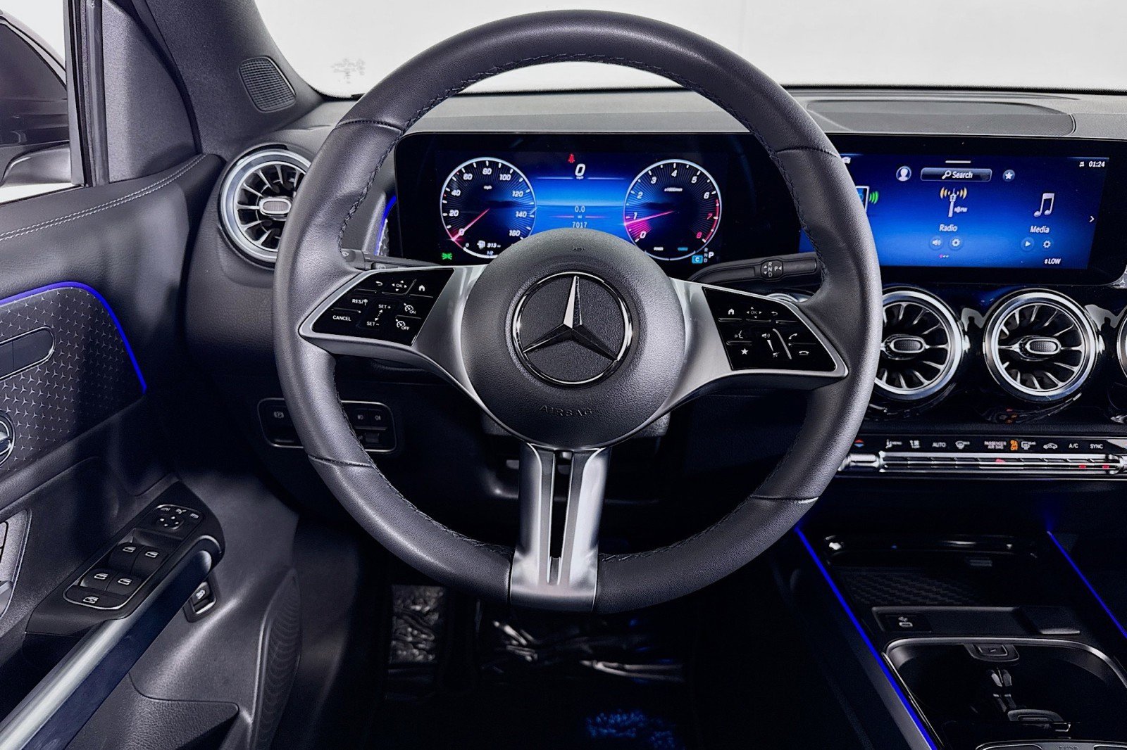 Certified 2025 Mercedes-Benz GLB 250 image 5