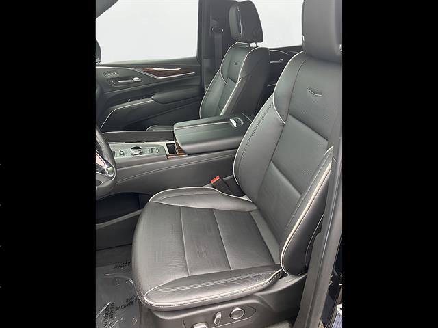 Used 2021 Cadillac Escalade Premium Luxury AWD/4WD image 11
