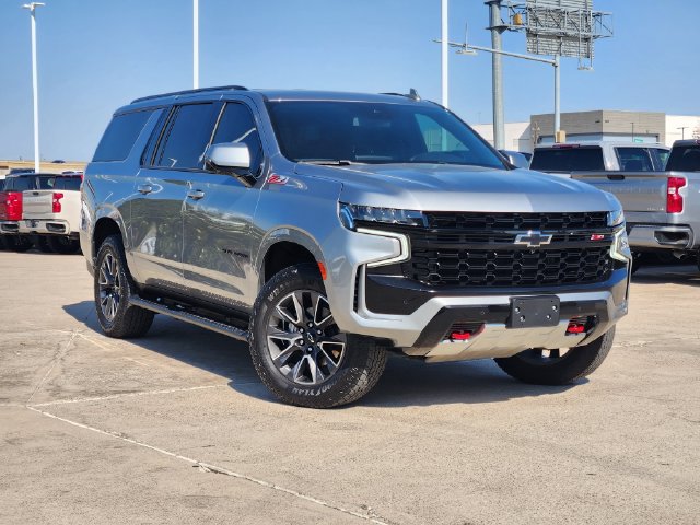 Used 2023 Chevrolet Suburban Z71 w/ Luxury Package AWD/4WD image 2