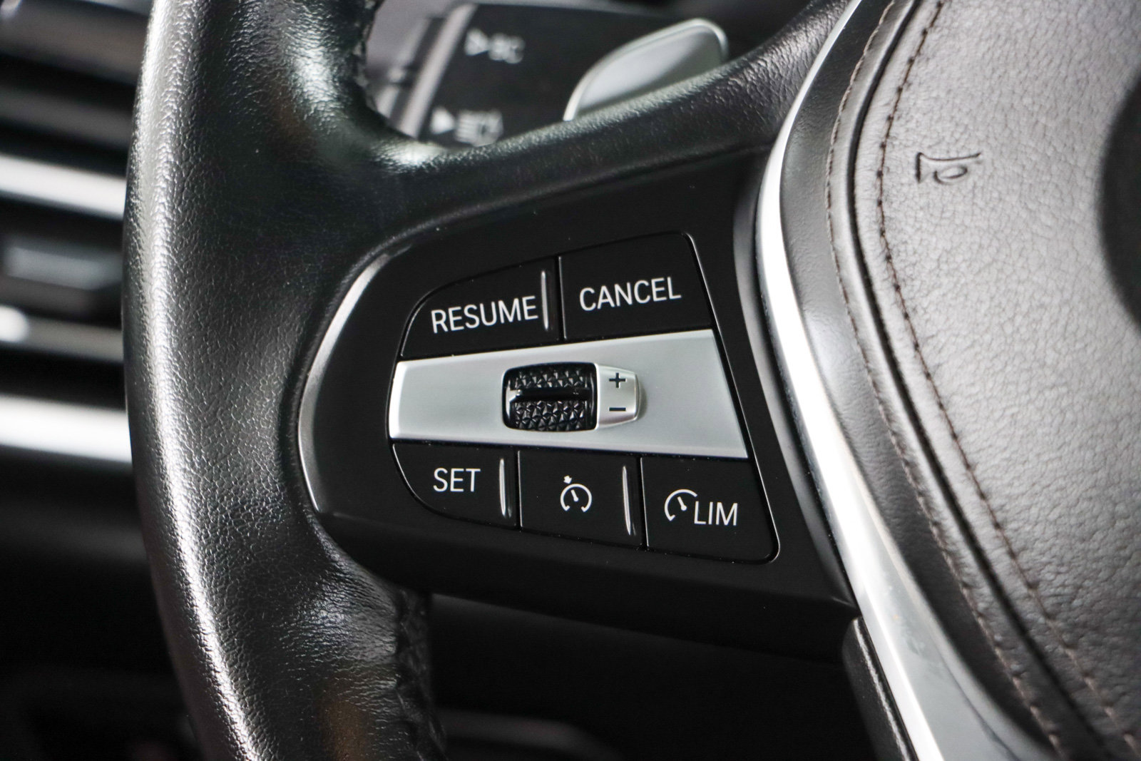 Used 2022 BMW X5 sDrive40i w/ Premium Package image 13