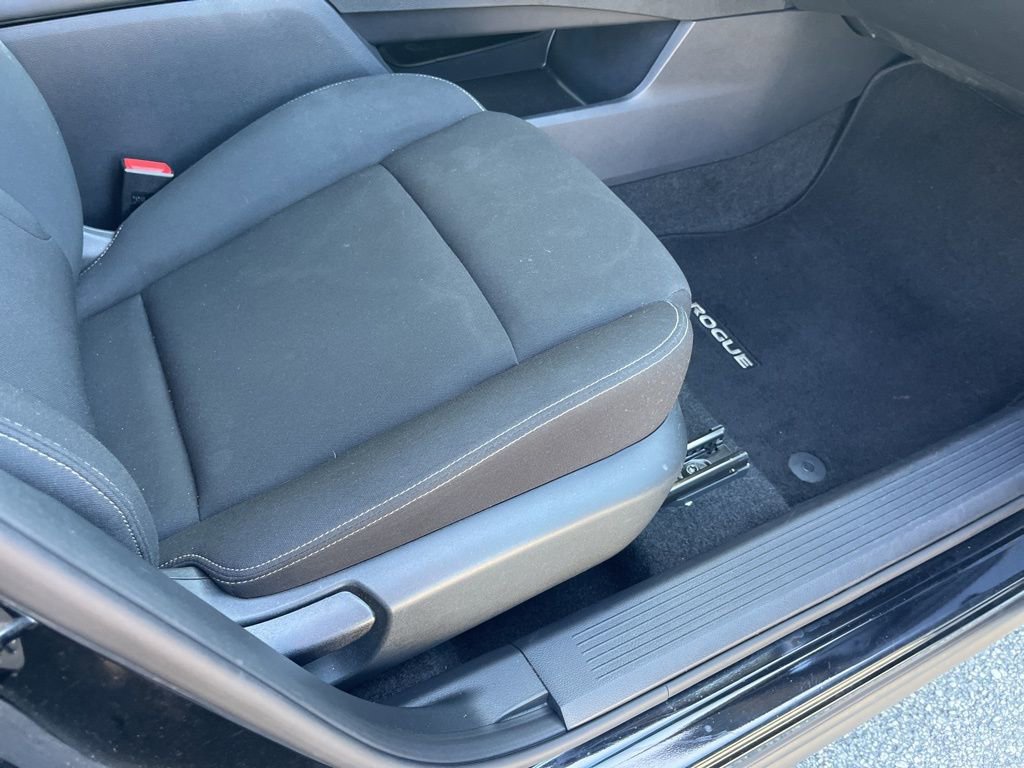 Used 2024 Nissan Rogue S image 21