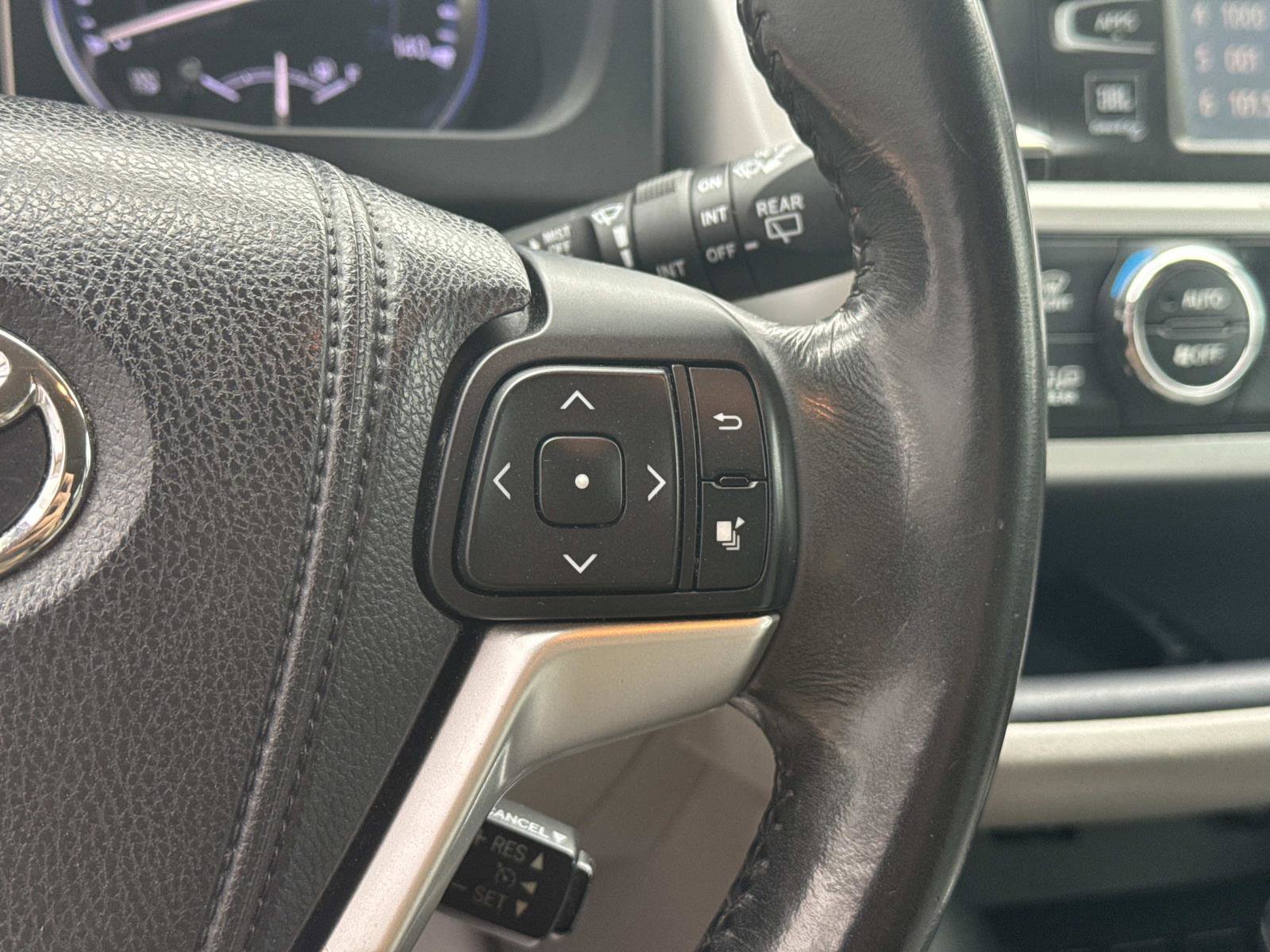 Used 2014 Toyota Highlander Limited image 32