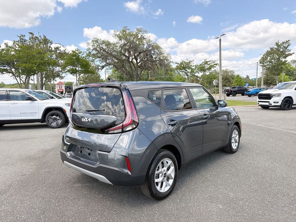 Used 2025 Kia Soul LX w/ LX Technology Package image 3