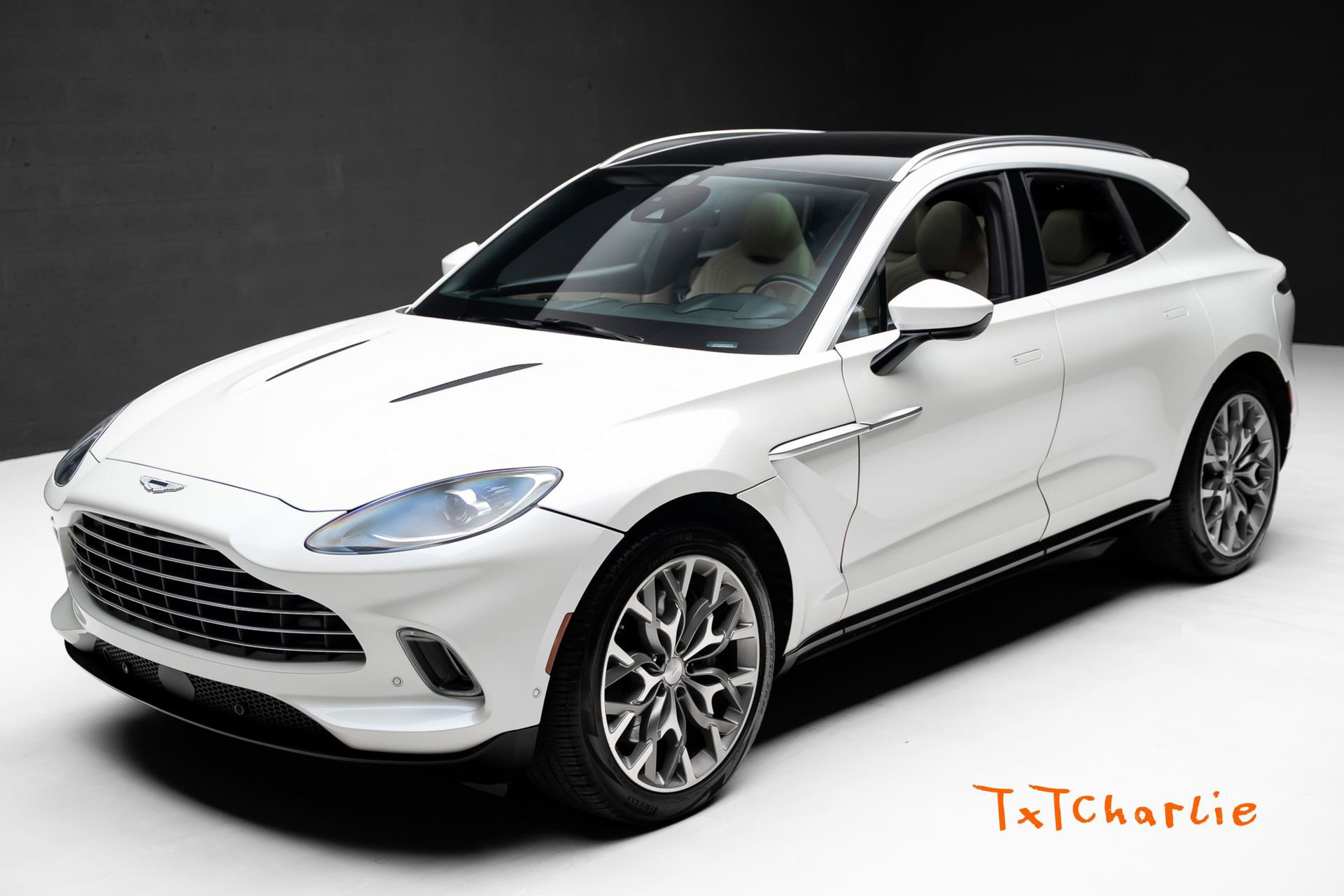 Used 2021 Aston Martin DBX AWD/4WD image 1
