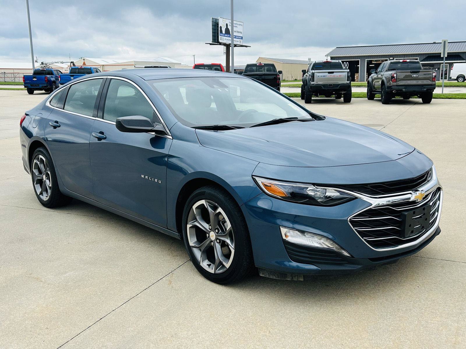 Used 2024 Chevrolet Malibu LT FWD video 2