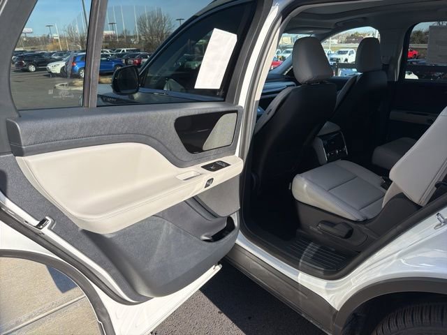 New 2026 Lincoln Aviator AWD image 12