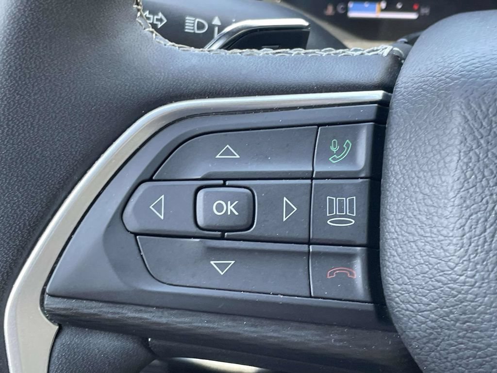 Used 2023 Jeep Grand Cherokee L Laredo AWD/4WD image 31