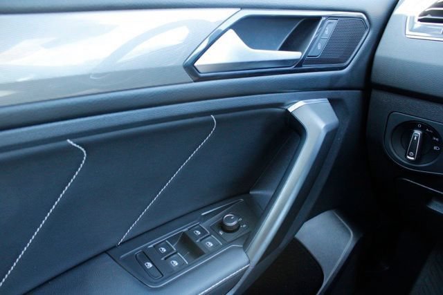 Used 2023 Volkswagen Tiguan SE w/ Panoramic Sunroof Package AWD/4WD image 22