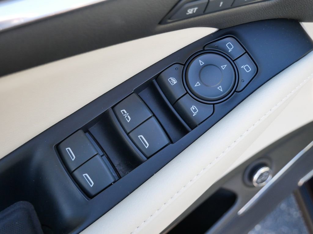 Used 2023 Buick Enclave Avenir w/ Avenir Technology Package AWD/4WD image 15
