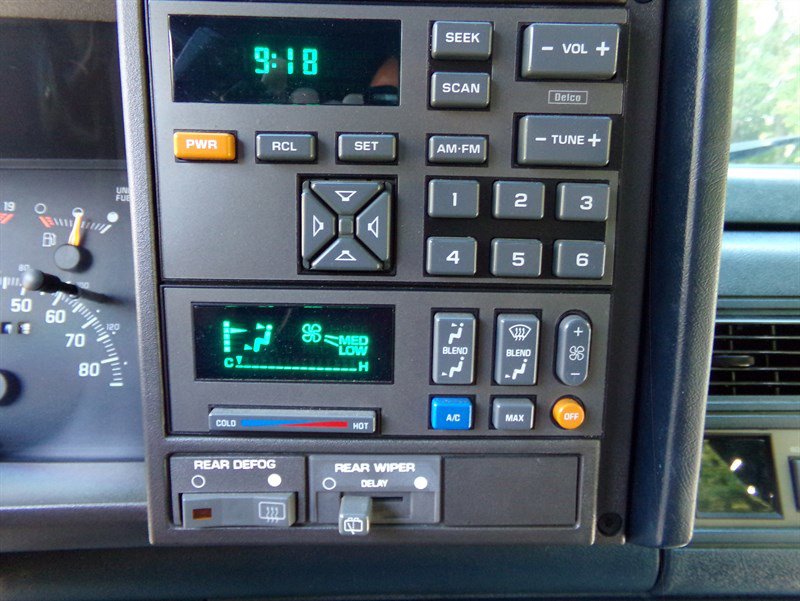 Used 1994 Chevrolet Suburban K1500 4WD image 16
