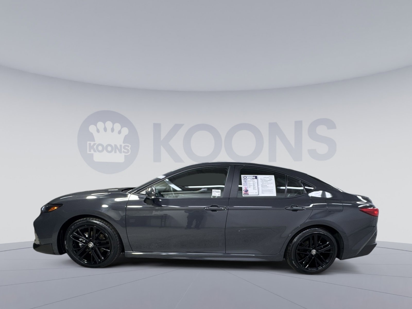 Used 2025 Toyota Camry SE w/ Convenience Package image 8