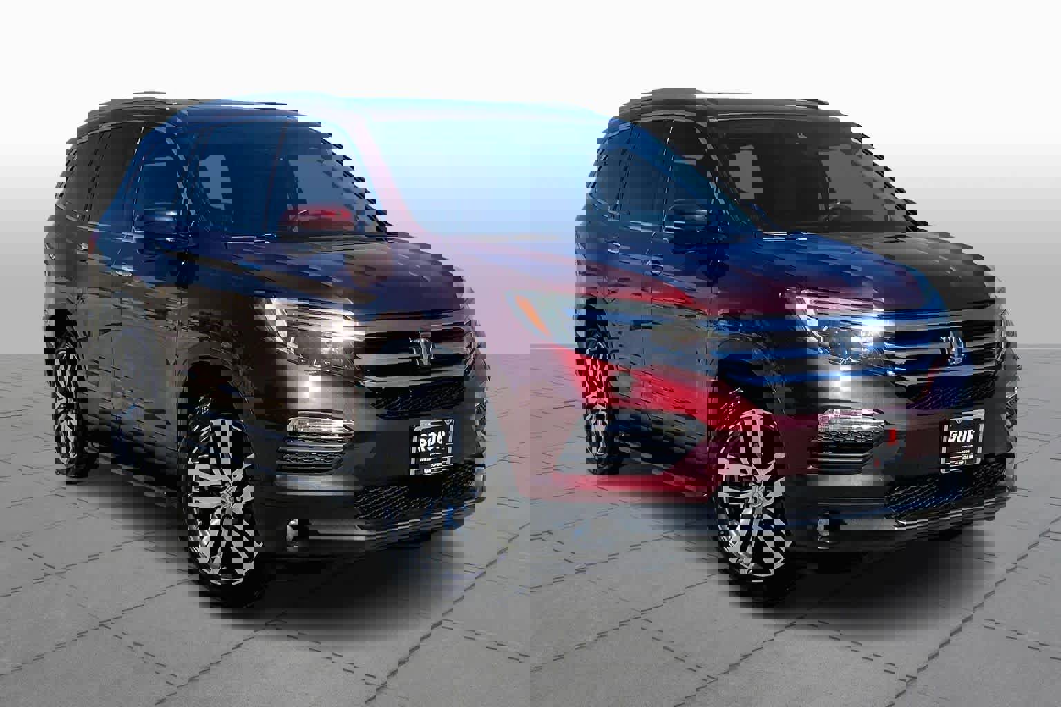 Used 2018 Honda Pilot Touring image 3