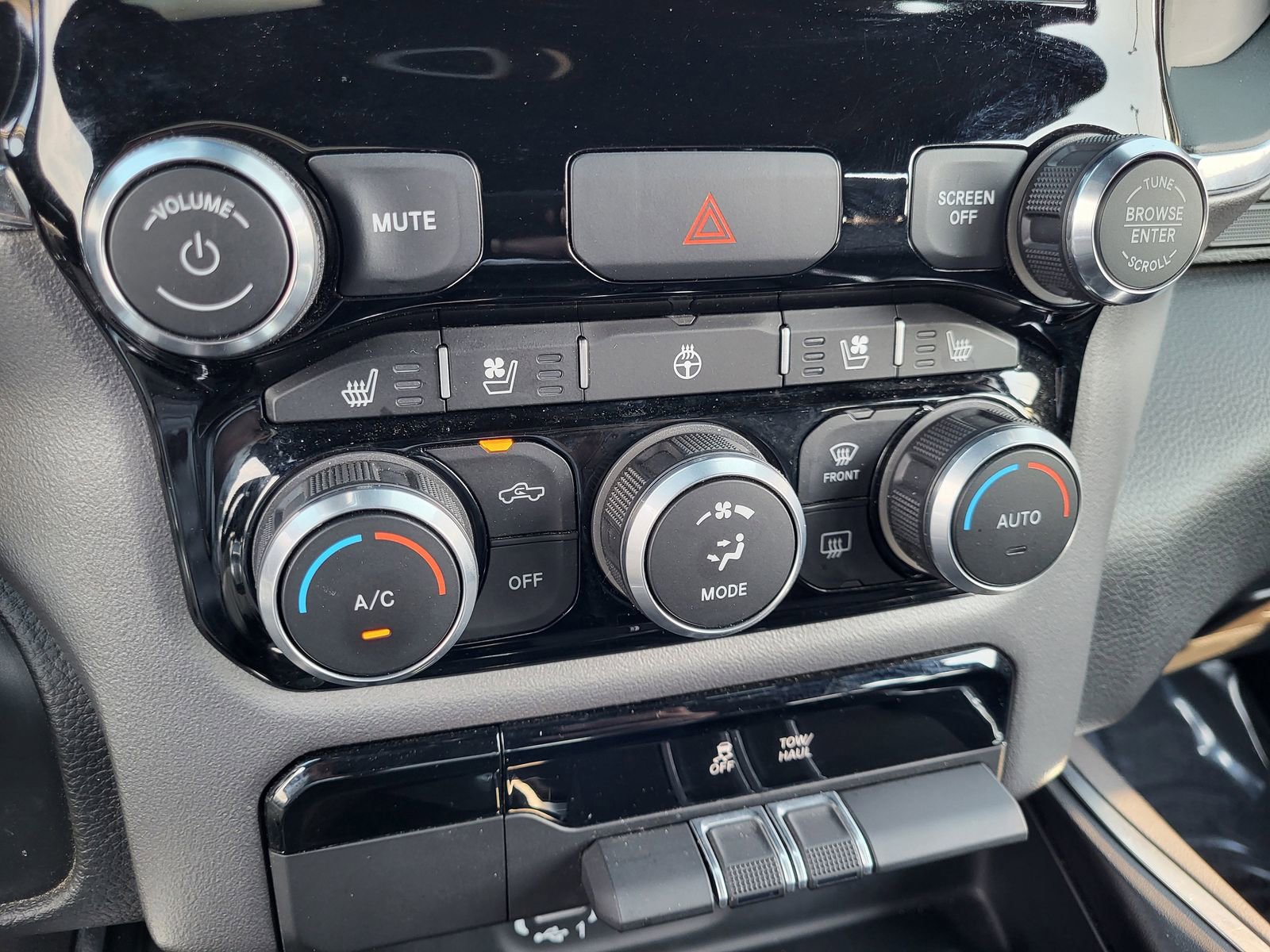 Used 2024 RAM 1500 Laramie image 20