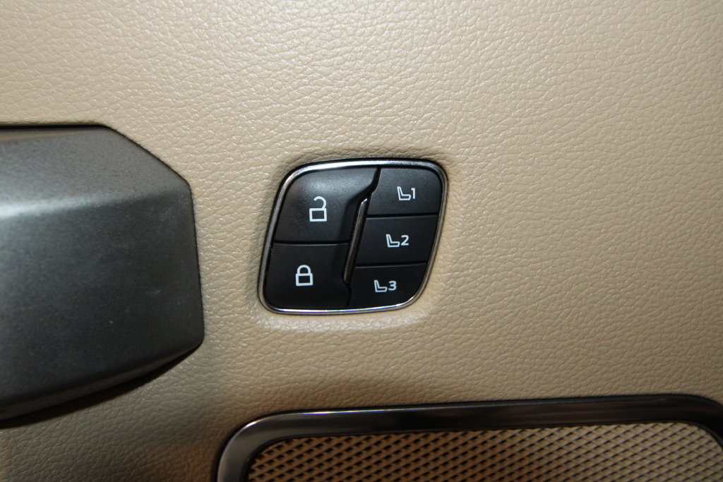 Used 2020 Ford F250 Lariat w/ Chrome Package AWD/4WD image 9