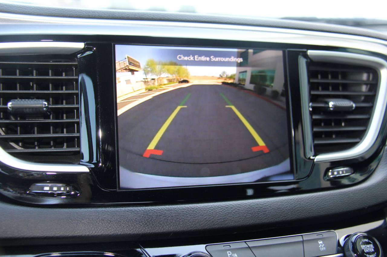 Used 2020 Chrysler Pacifica Touring-L w/ S Appearance Package FWD image 15
