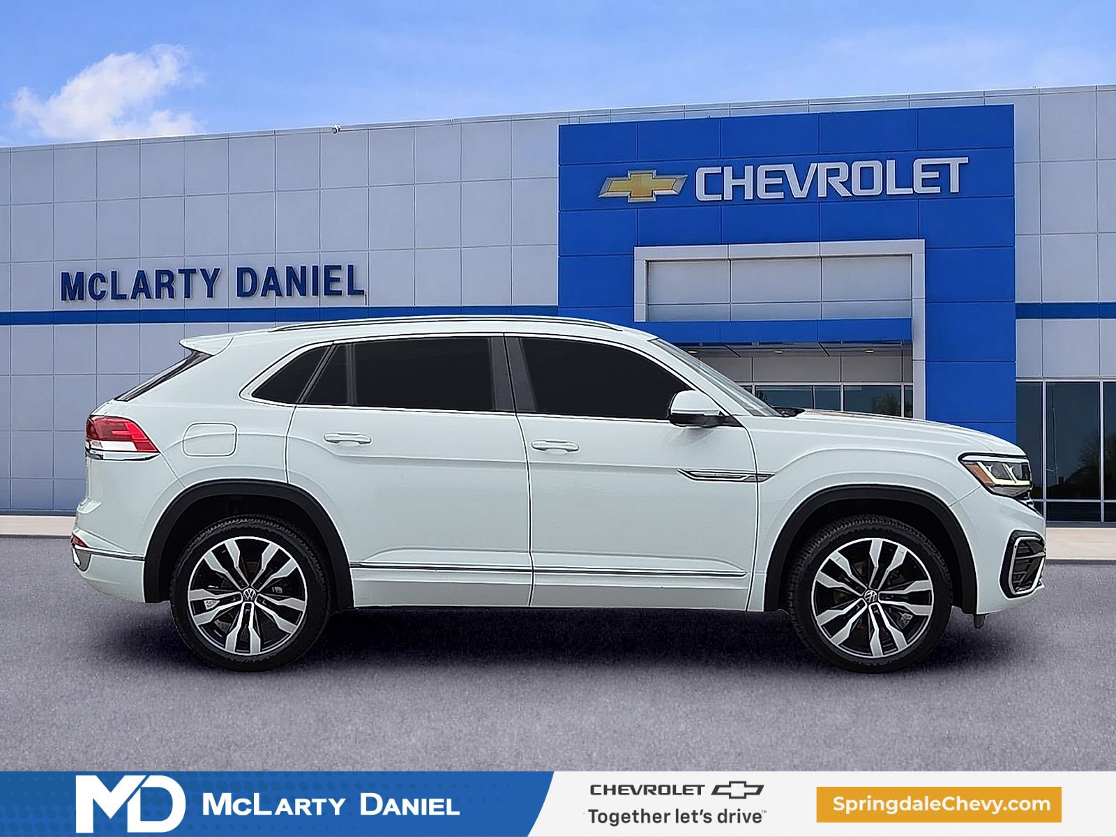 Used 2021 Volkswagen Atlas Cross Sport SEL R-Line FWD image 6