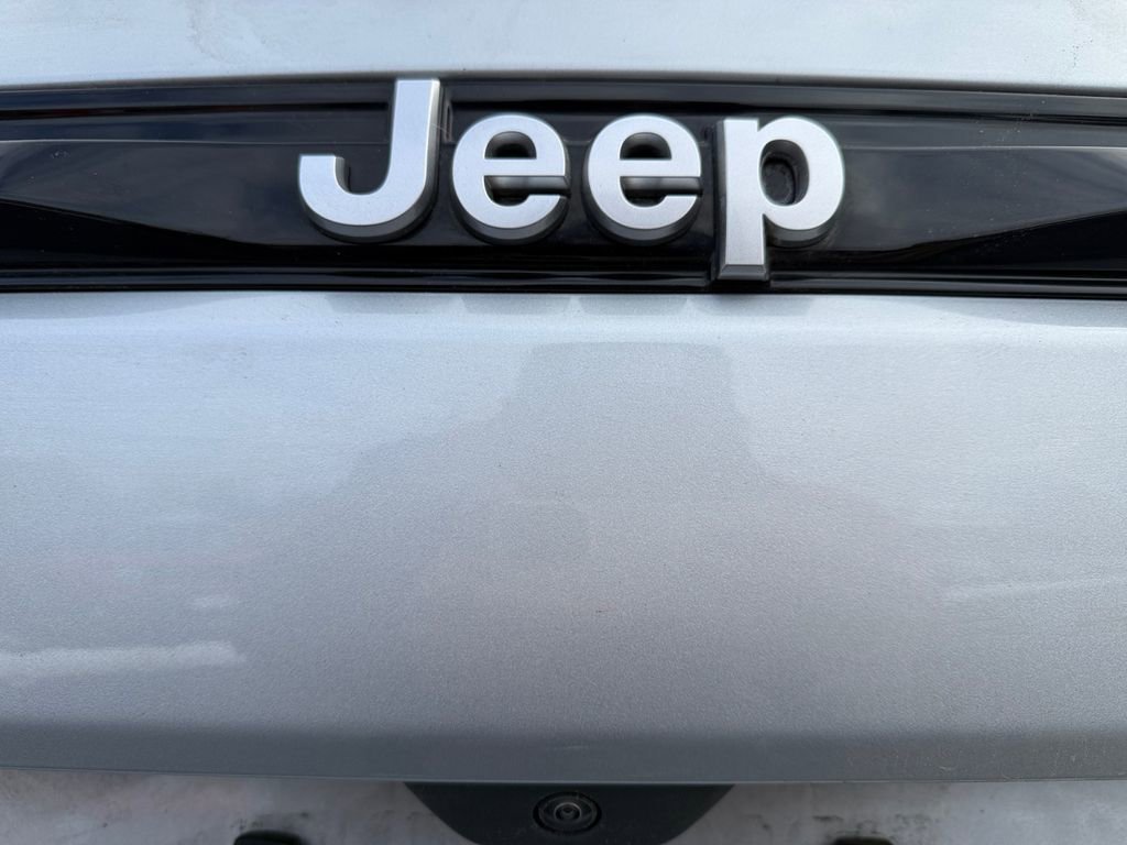 Certified 2025 Jeep Grand Cherokee Laredo X w/ Luxury Tech Group I image 17