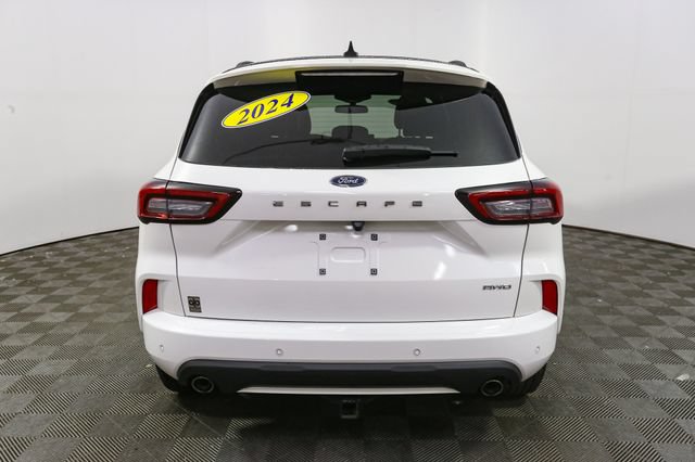 Used 2024 Ford Escape ST-Line w/ Tech Pack #1 AWD/4WD image 9