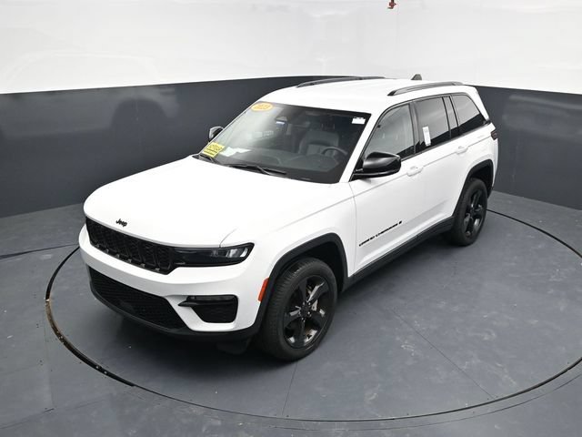Used 2023 Jeep Grand Cherokee Limited w/ Black Appearance Package AWD/4WD image 54
