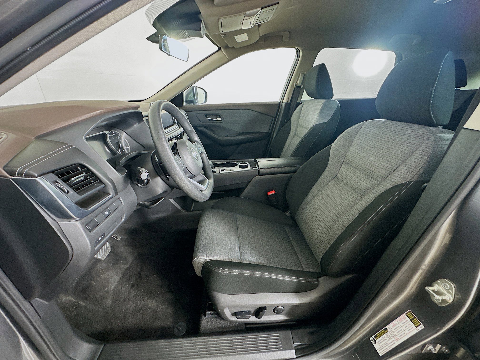 Used 2023 Nissan Rogue SV AWD/4WD image 13
