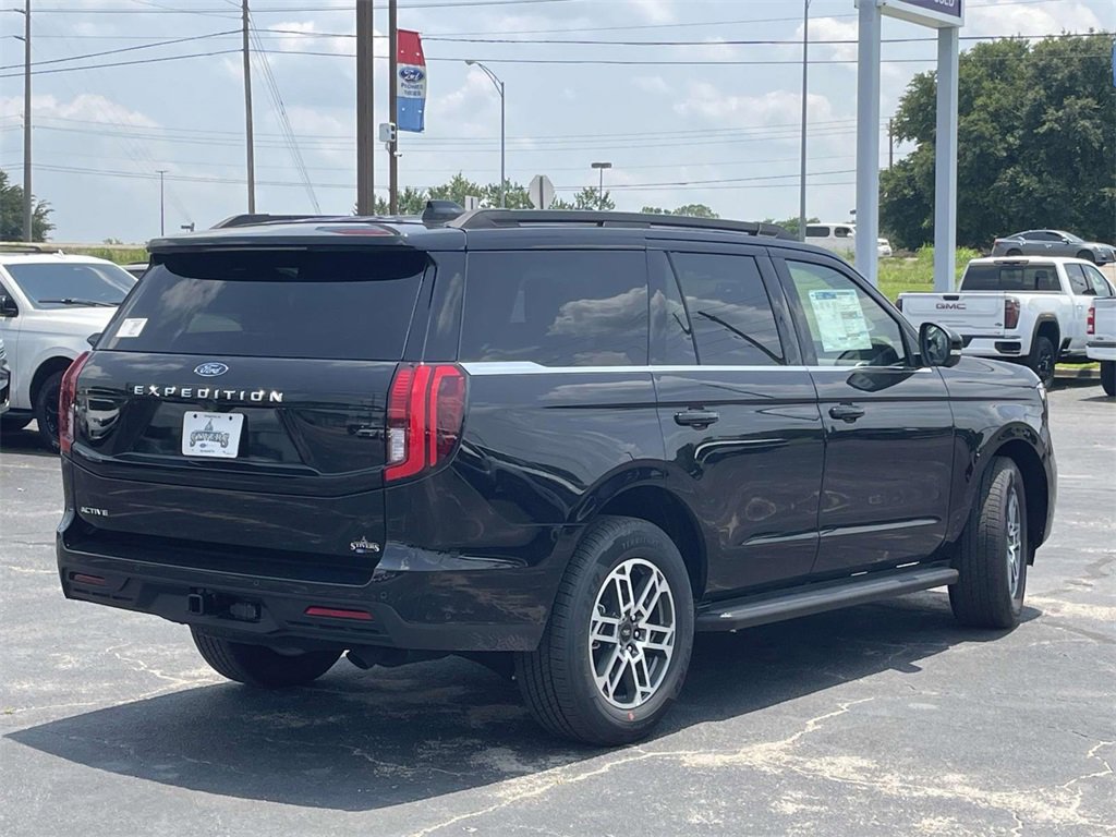 New 2025 Ford Expedition Active image 3