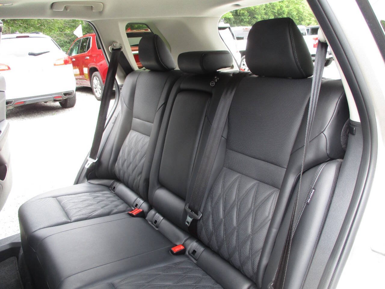 Used 2024 Nissan Rogue Platinum w/ Platinum Premium Package FWD image 32