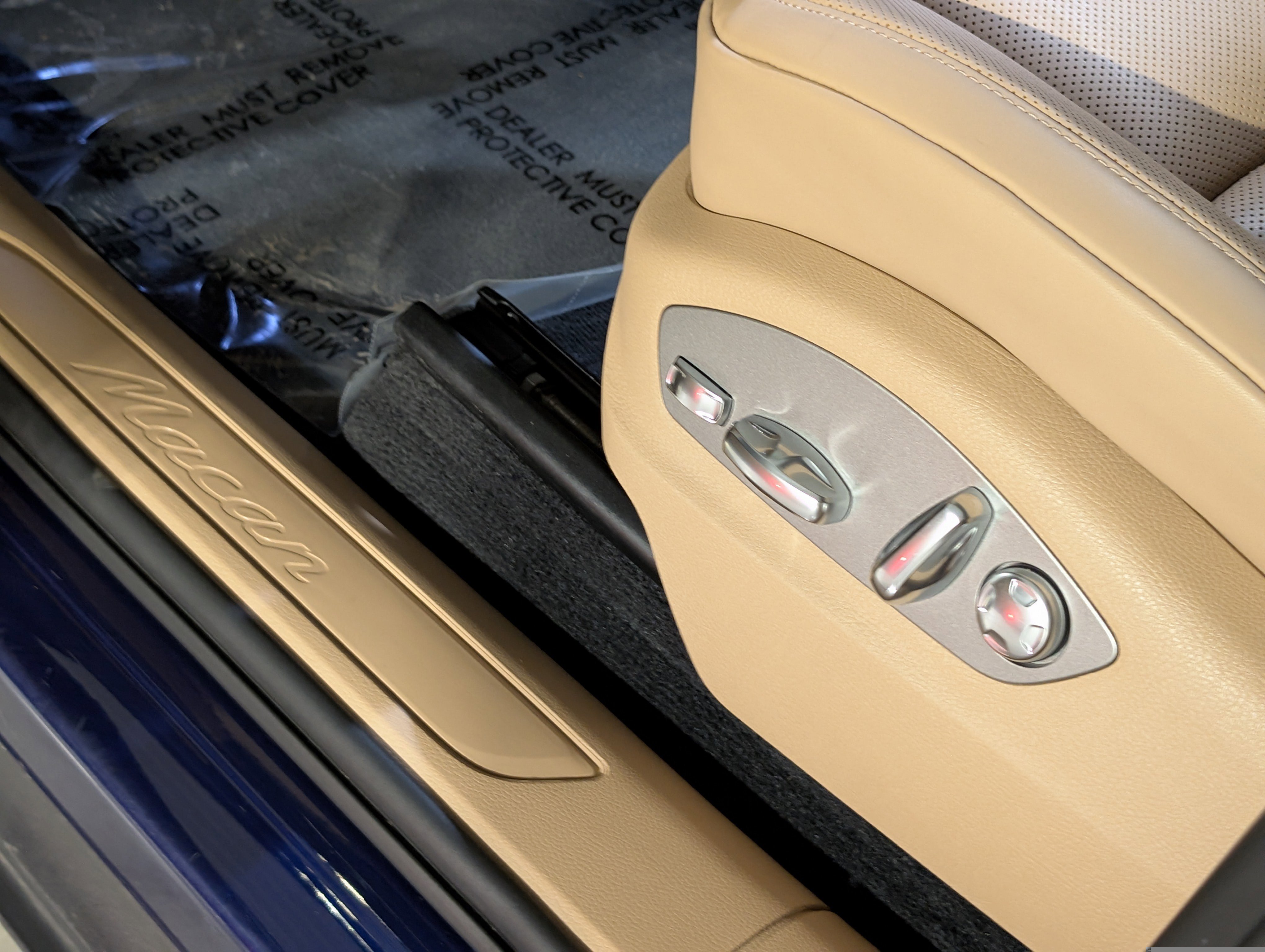 Certified 2025 Porsche Macan image 17