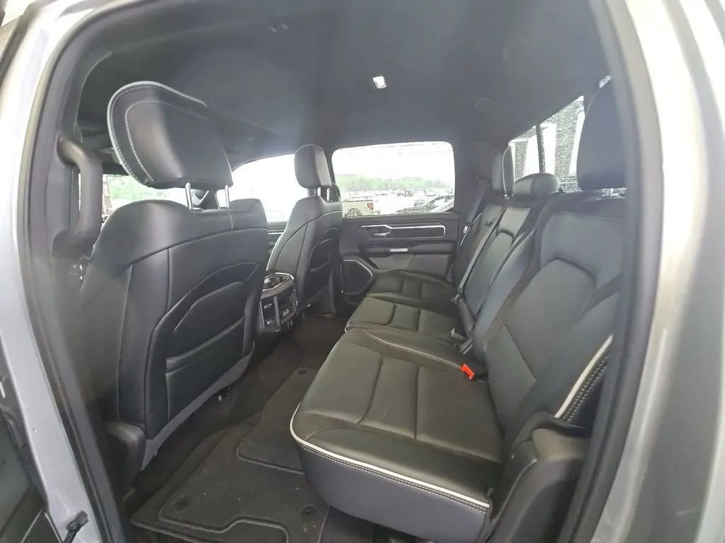 Used 2025 RAM 1500 Laramie AWD/4WD image 13