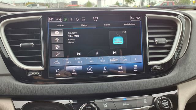 Used 2022 Chrysler Pacifica Touring-L image 26